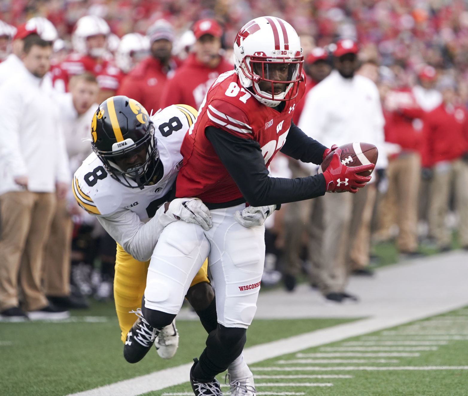 Badgers 24, Hawkeyes 22
